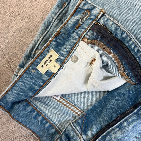 Madewell Denim Shorts: Side Slit Edition Size 25 - Picture 4 of 5